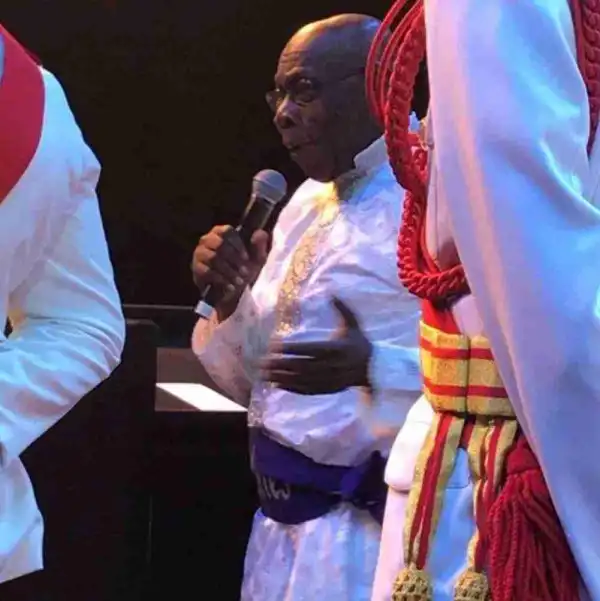 Ex President, Obasanjo Pictured In Cherubim &Seraphim Church